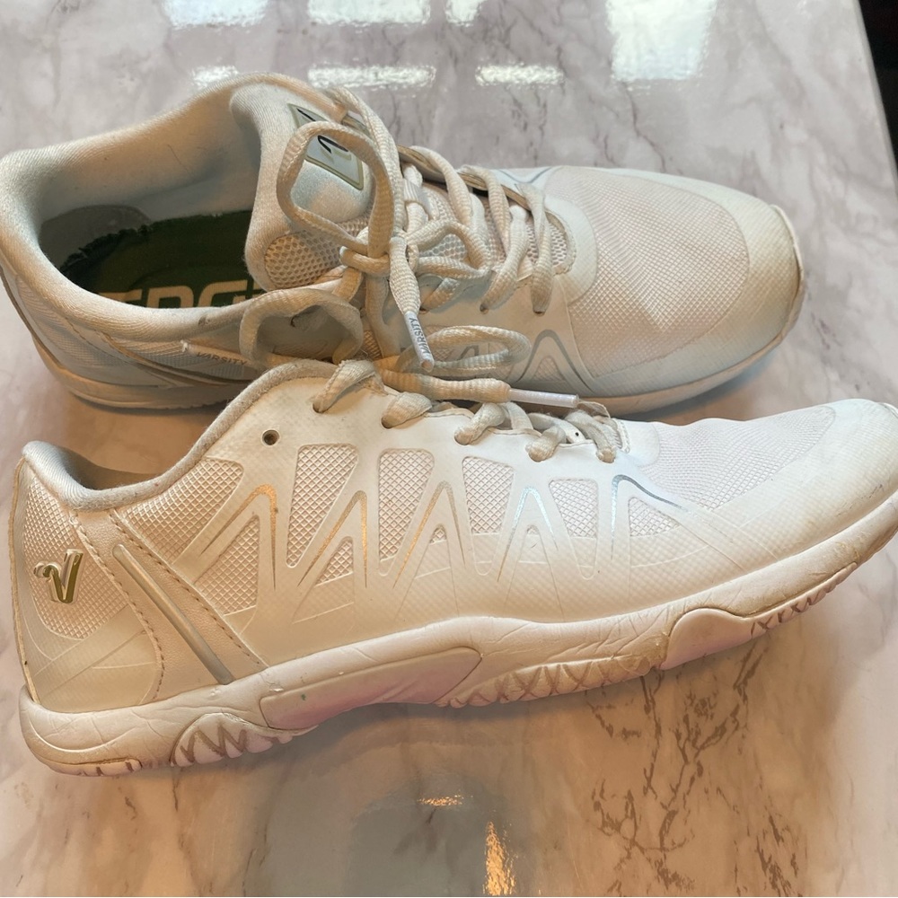 Varsity edge cheer shoes size 8
